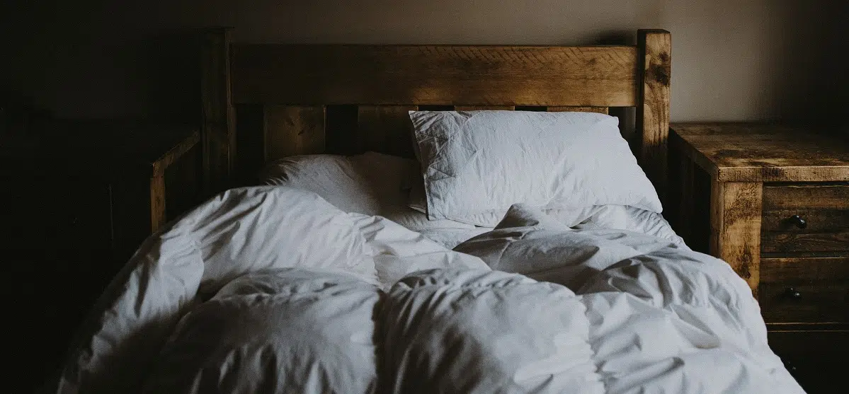 Czym się kierować, wybierając łóżko drewniane do naszego mieszkania?