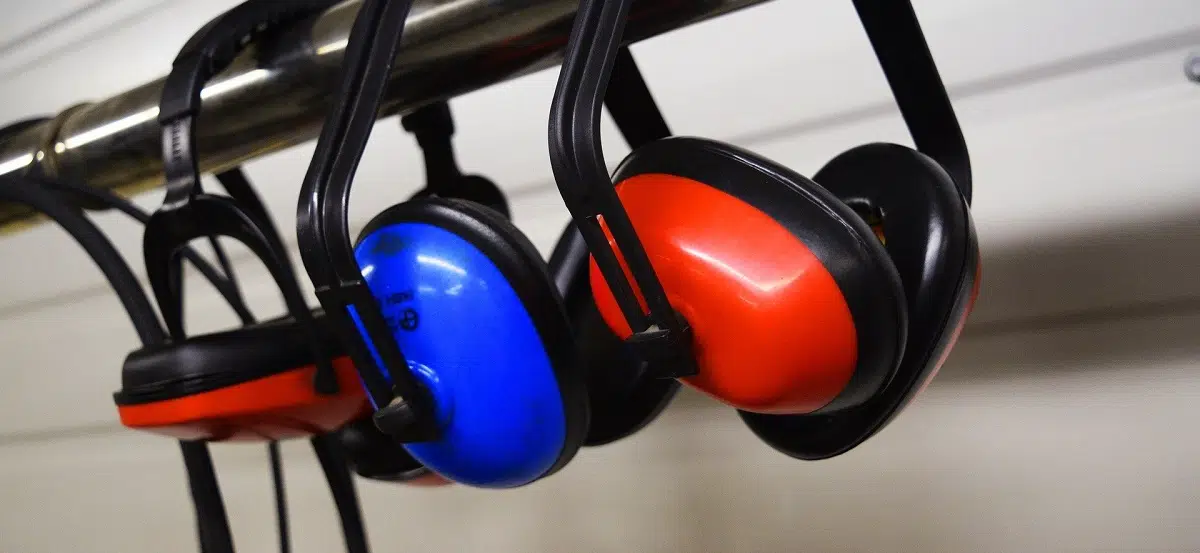 Dlaczego i kiedy należy stosować nauszniki przeciwhałasowe?