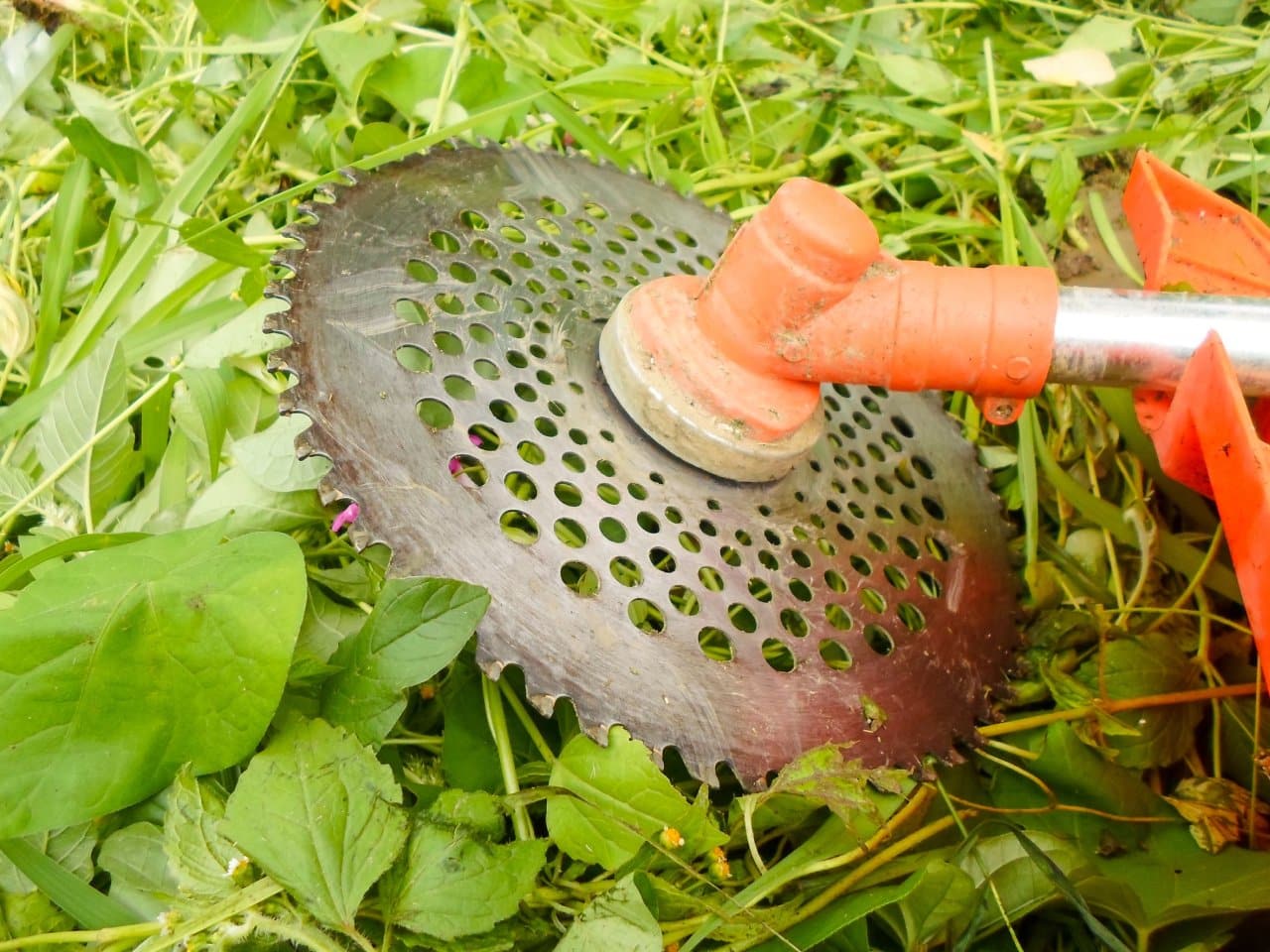 Metalowa tarcza tnąca do podkaszarki