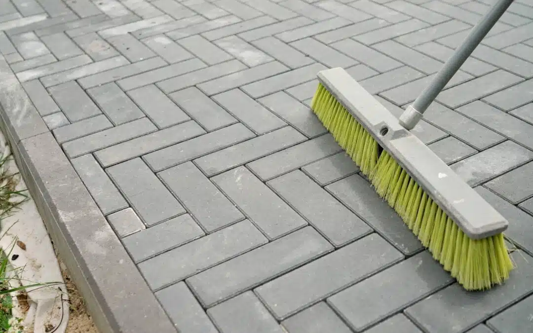 ​Drugie życie bruku. Kiedy warto zainwestować w kostkę używaną i jak przygotować ją do ponownego ułożenia?